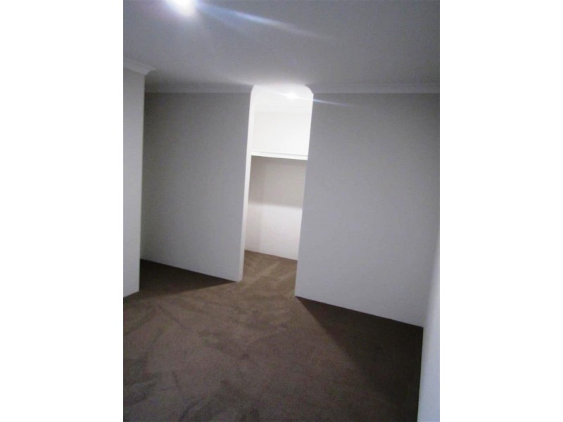 4 Bindarri Grove, Wandi WA 6167