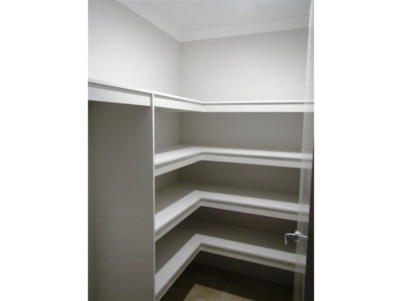 4 Bindarri Grove, Wandi WA 6167