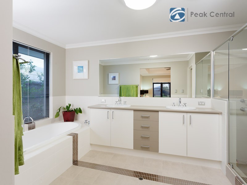 11 Euphony Way, Atwell WA 6164