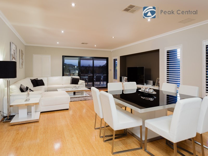 11 Euphony Way, Atwell WA 6164