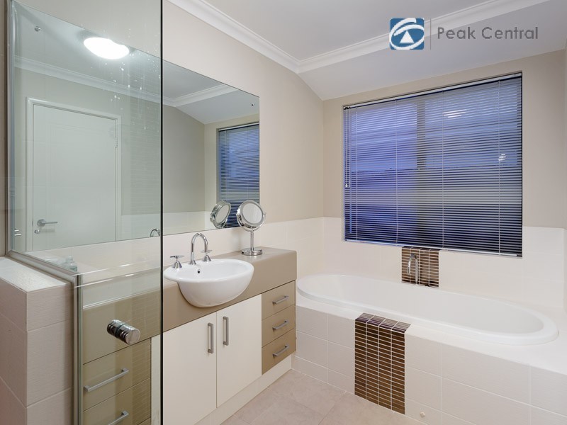 11 Euphony Way, Atwell WA 6164