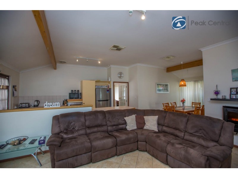 16 Turnbull Close, Atwell WA 6164