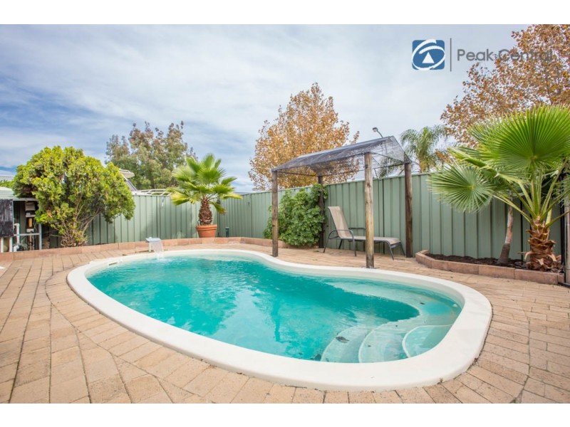 16 Turnbull Close, Atwell WA 6164
