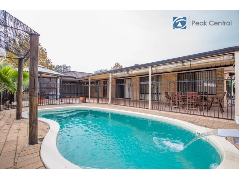 16 Turnbull Close, Atwell WA 6164