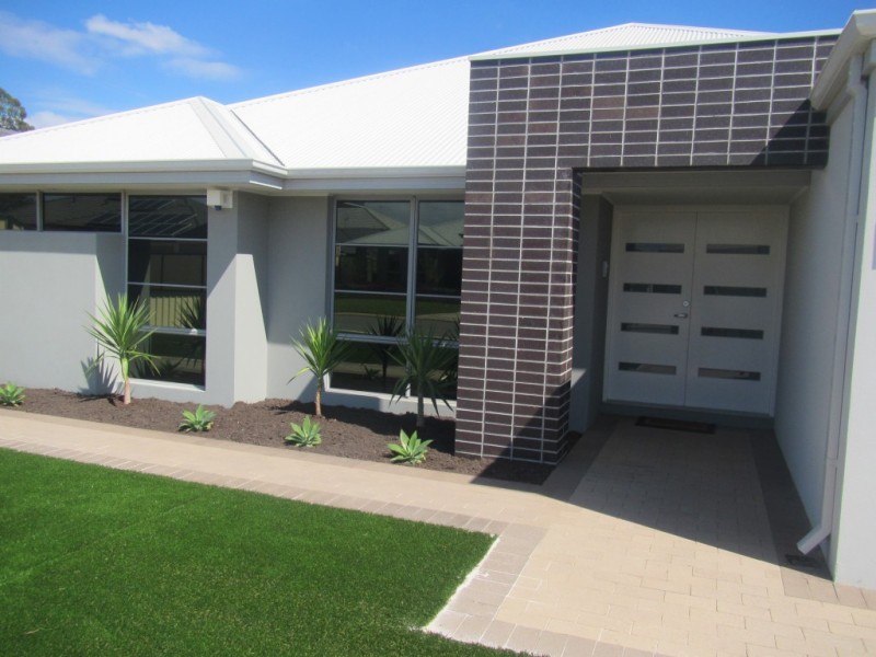 6 Lomandra Way, Hammond Park WA 6164