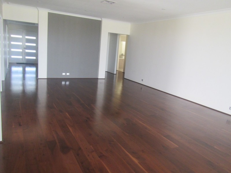 6 Lomandra Way, Hammond Park WA 6164