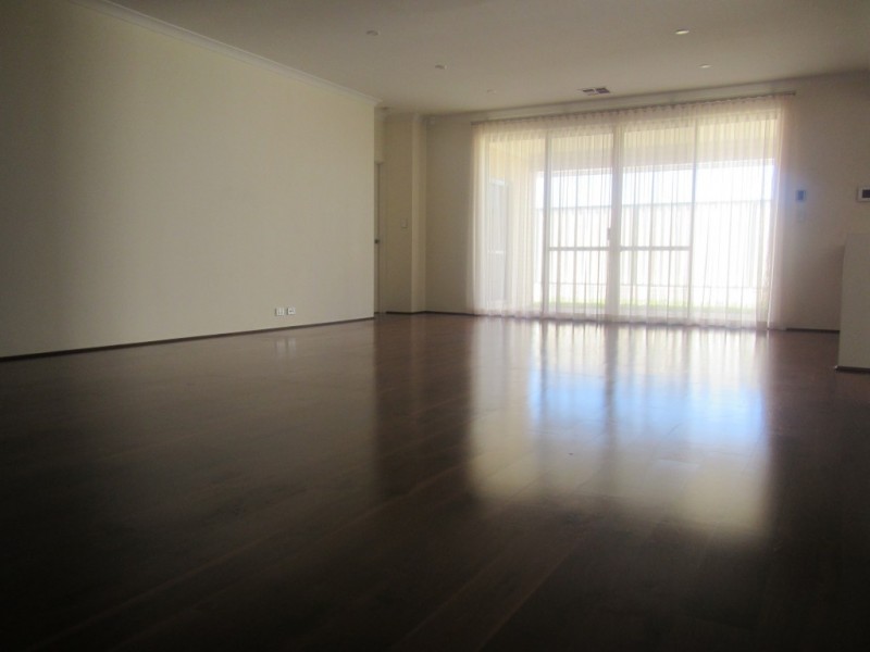 6 Lomandra Way, Hammond Park WA 6164