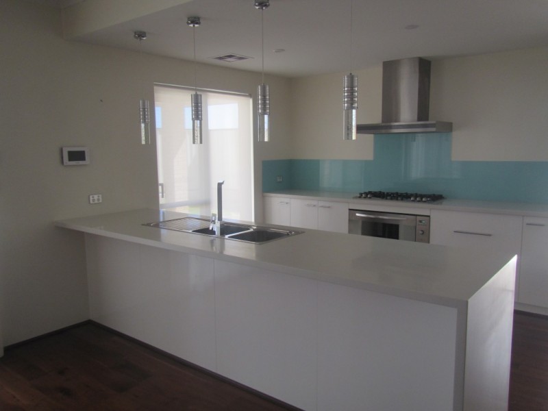 6 Lomandra Way, Hammond Park WA 6164