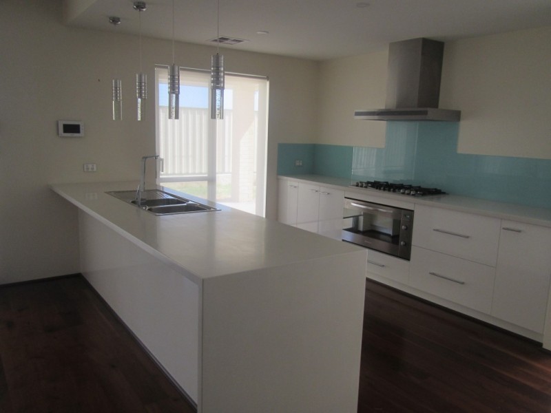 6 Lomandra Way, Hammond Park WA 6164