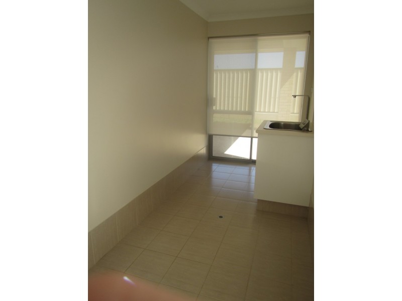 6 Lomandra Way, Hammond Park WA 6164