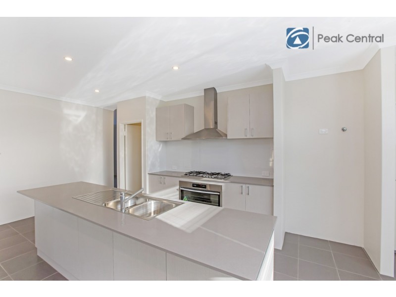 8 Lican Street, Banjup WA 6164