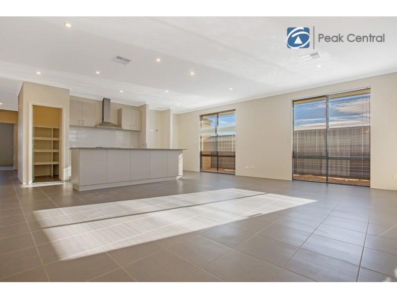 8 Lican Street, Banjup WA 6164