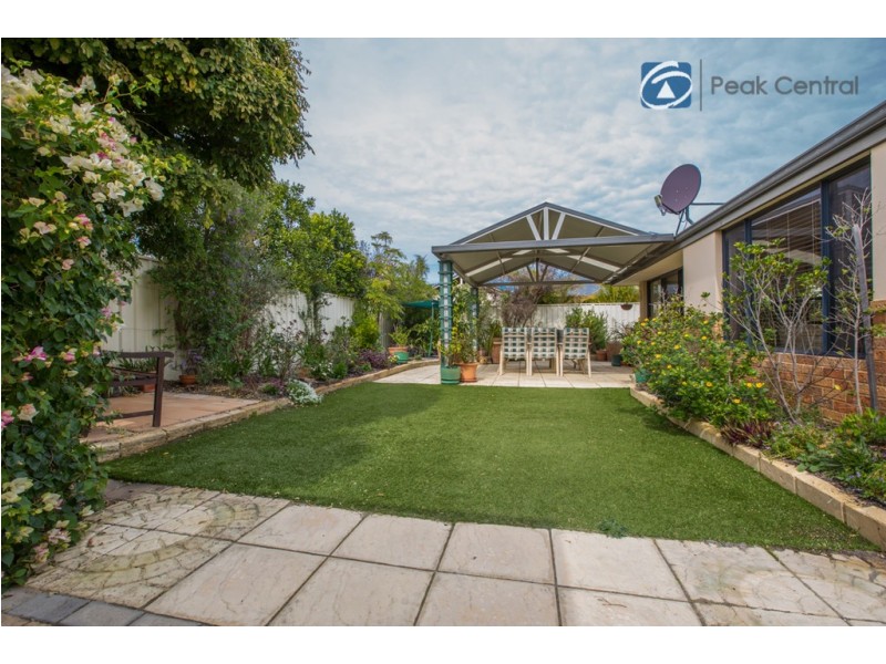 17 Lorne Ave, Hammond Park WA 6164