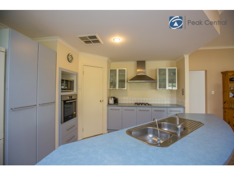 17 Lorne Ave, Hammond Park WA 6164