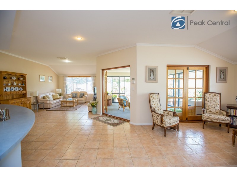 17 Lorne Ave, Hammond Park WA 6164