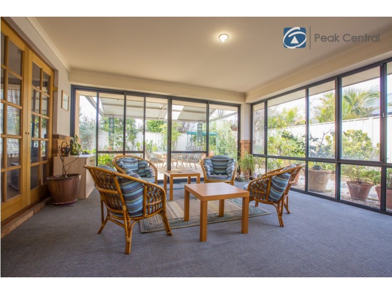 17 Lorne Ave, Hammond Park WA 6164