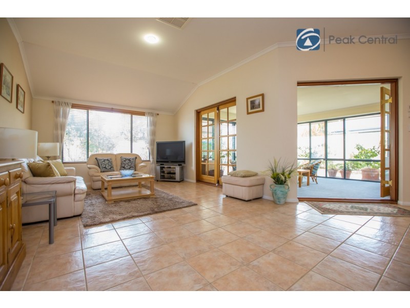 17 Lorne Ave, Hammond Park WA 6164