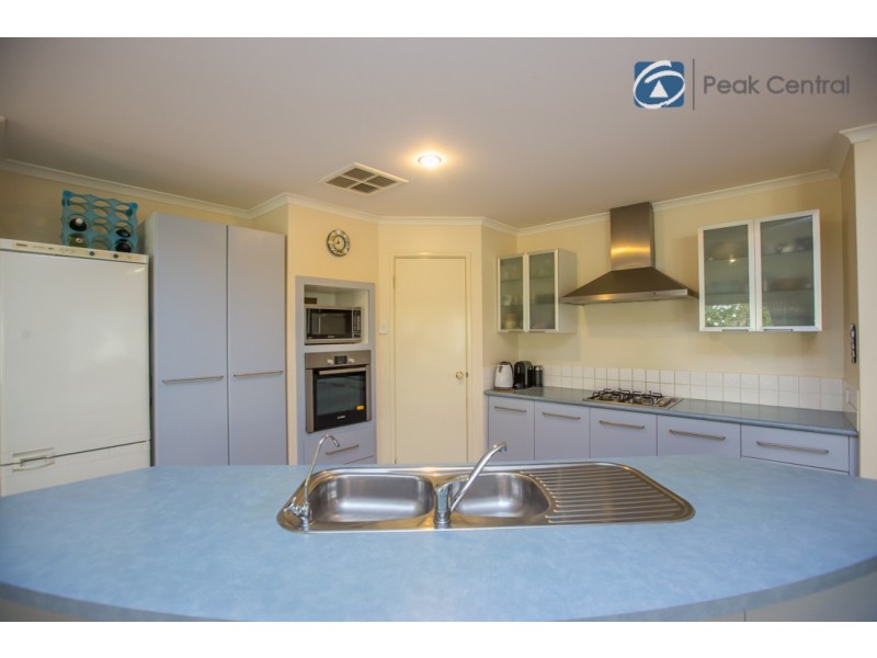 17 Lorne Ave, Hammond Park WA 6164