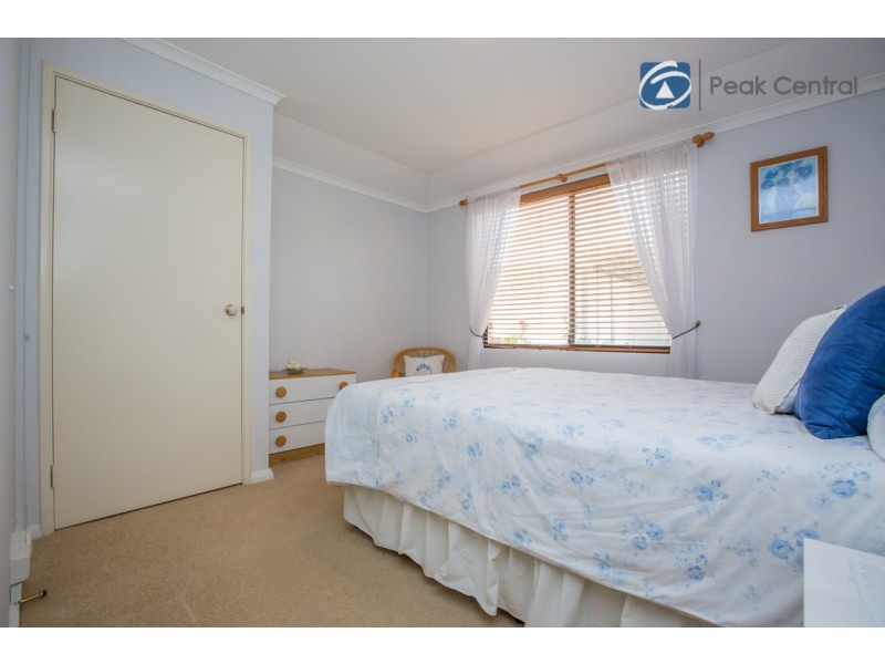 17 Lorne Ave, Hammond Park WA 6164