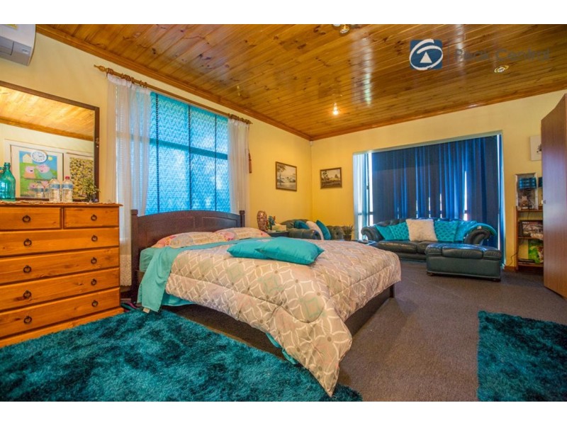 23 St Georges Ave, Champion Lakes WA 6111