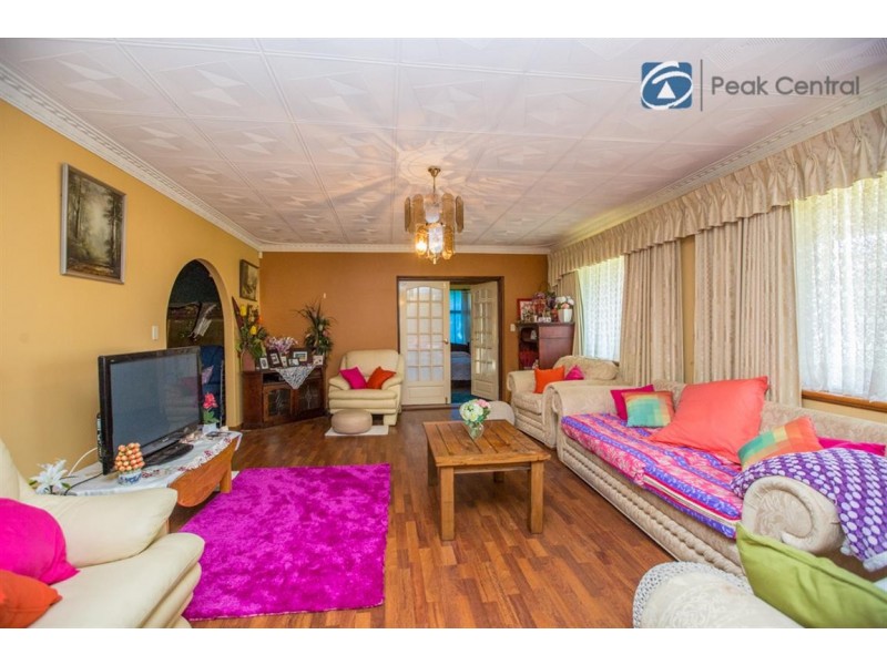 23 St Georges Ave, Champion Lakes WA 6111