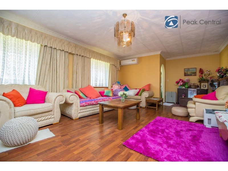 23 St Georges Ave, Champion Lakes WA 6111