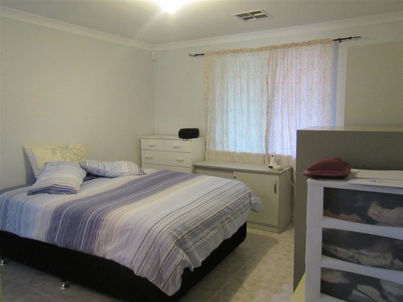 6 Corringle Grove, South Lake WA 6164