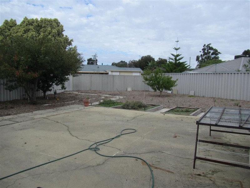 6 Corringle Grove, South Lake WA 6164