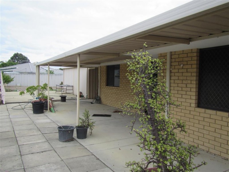 6 Corringle Grove, South Lake WA 6164