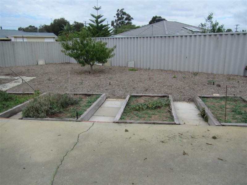 6 Corringle Grove, South Lake WA 6164