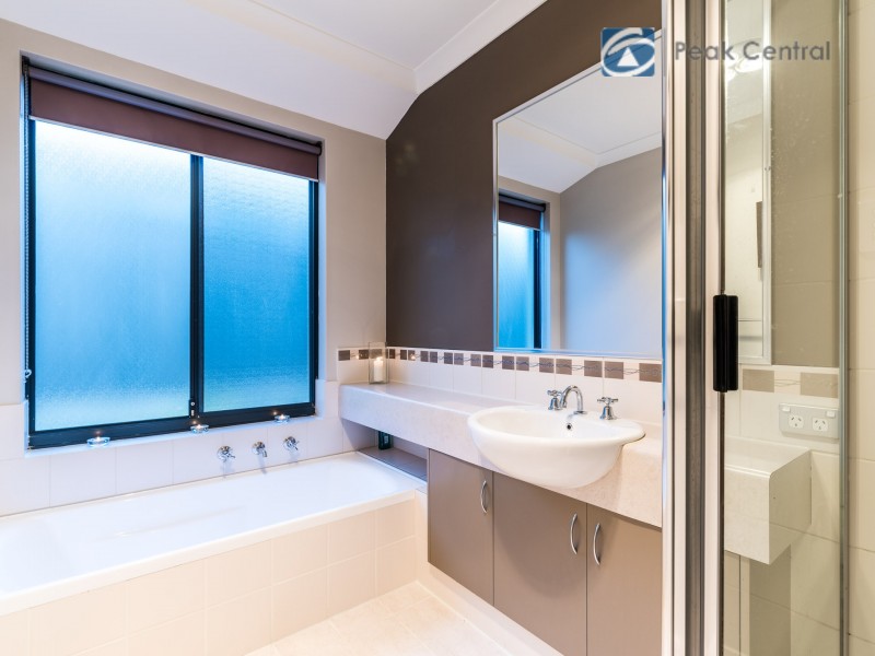 12 Wakehurst Loop, Success WA 6164