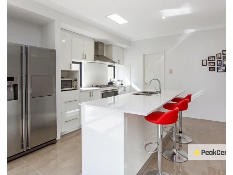 4 Addis Way, Wandi WA 6167