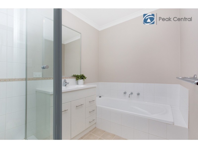 8 Magnet Close, Munster WA 6166