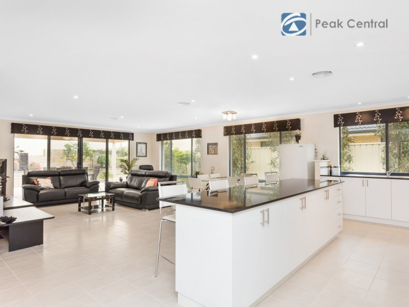 5 Correa Pass, Success WA 6164