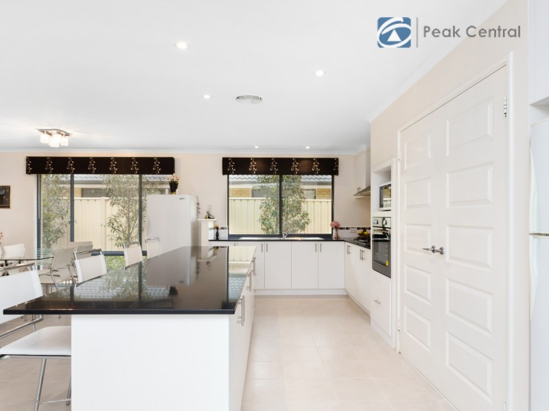 5 Correa Pass, Success WA 6164