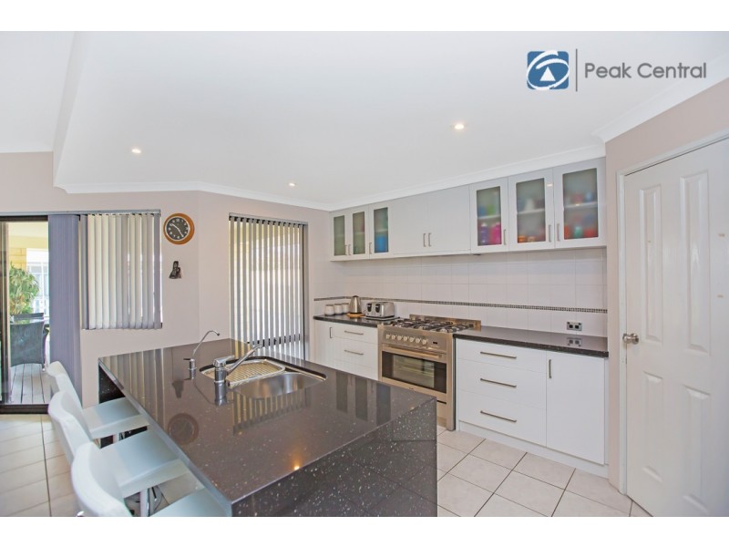 6 Repose Terrace, Atwell WA 6164