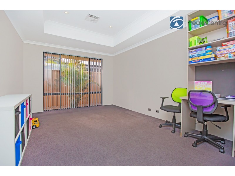 6 Repose Terrace, Atwell WA 6164