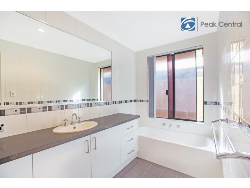 6 Repose Terrace, Atwell WA 6164