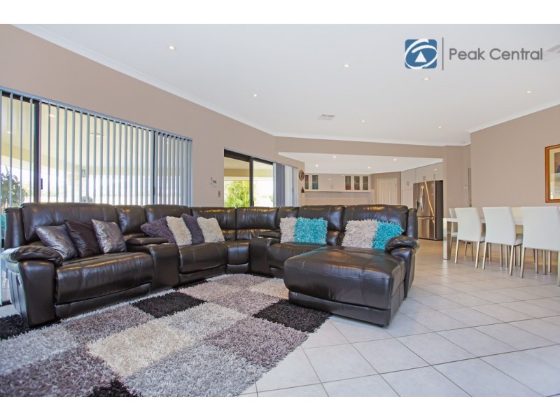 6 Repose Terrace, Atwell WA 6164