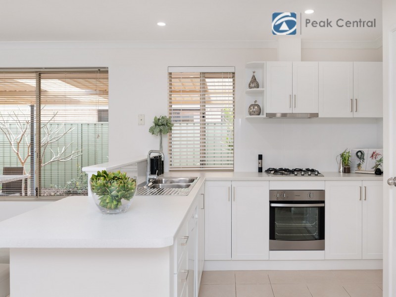 18 Folland Parade, Atwell WA 6164