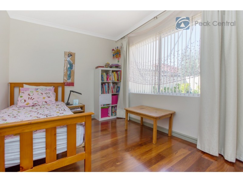 15 Charnley Bend, Success WA 6164