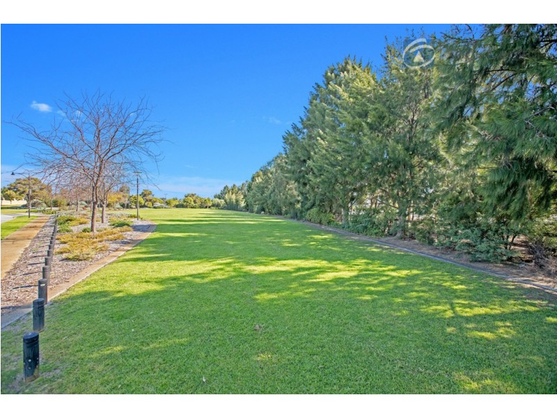 15 Charnley Bend, Success WA 6164