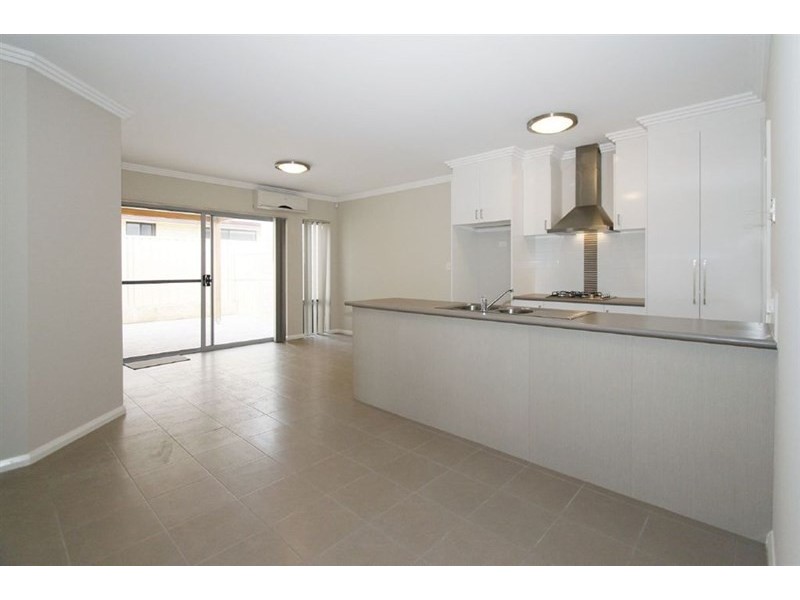 1/2 Minori Gardens, Yangebup WA 6164