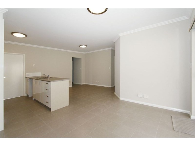 1/2 Minori Gardens, Yangebup WA 6164
