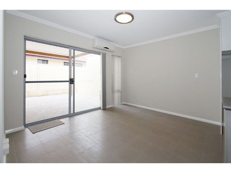 1/2 Minori Gardens, Yangebup WA 6164