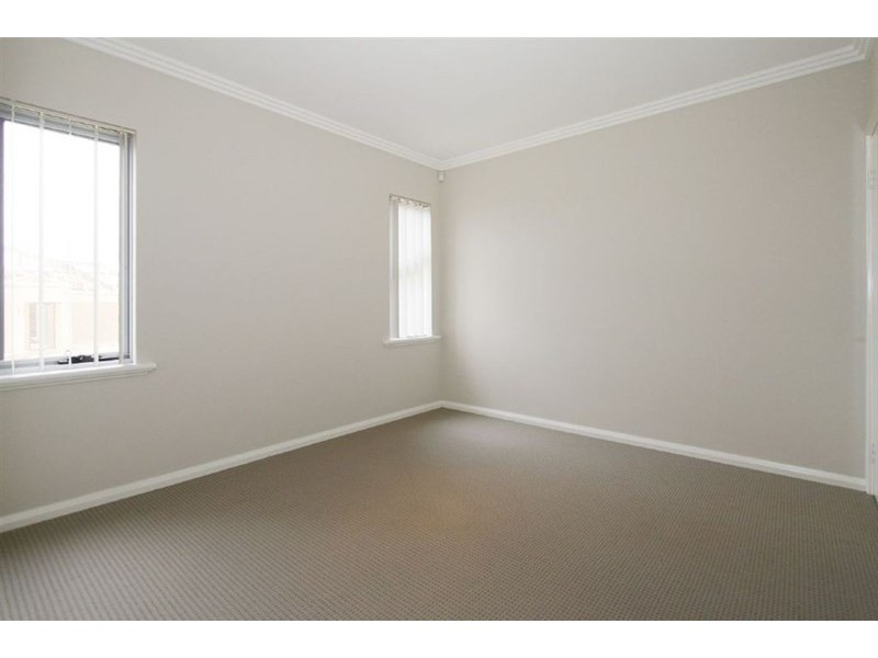 1/2 Minori Gardens, Yangebup WA 6164