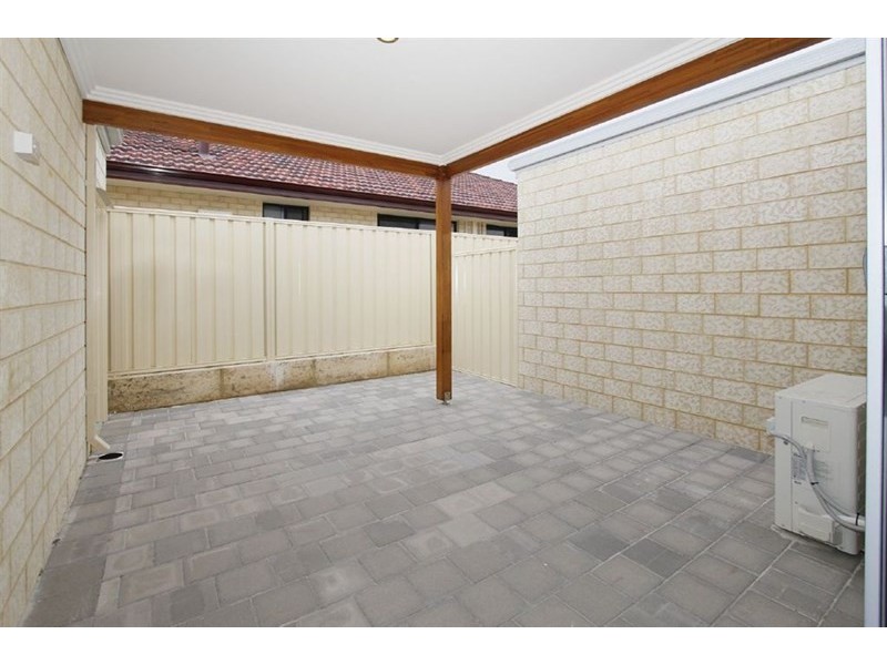 1/2 Minori Gardens, Yangebup WA 6164