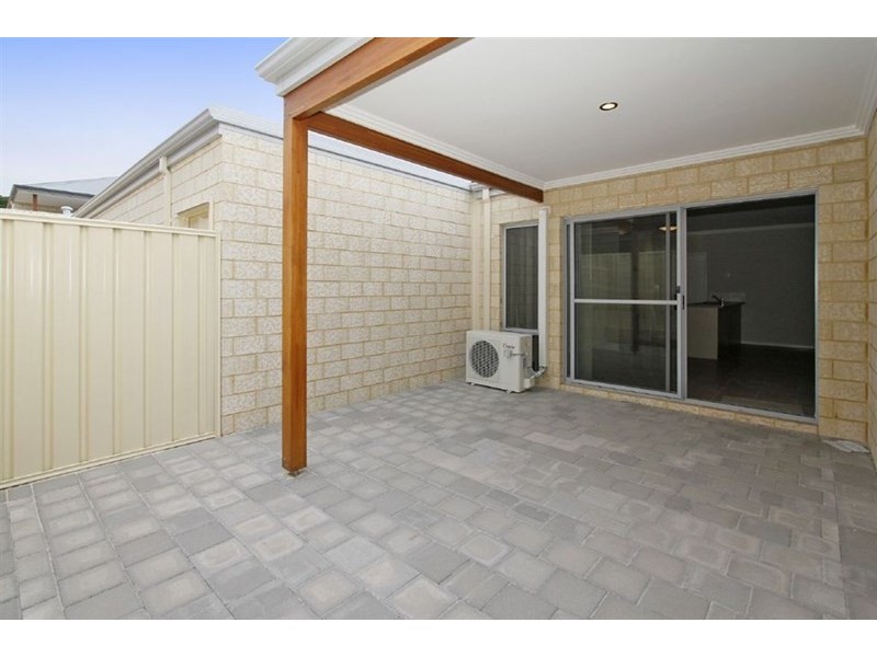 1/2 Minori Gardens, Yangebup WA 6164