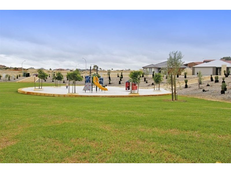 1/2 Minori Gardens, Yangebup WA 6164