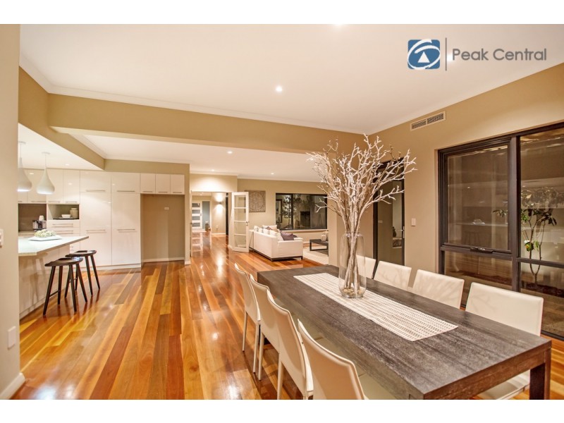 26 Lucretia Circle, North Coogee WA 6163